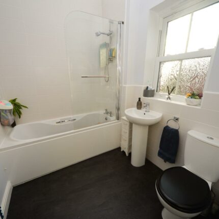 7 Bluebell Way, Tutbury, Burton-On-Trent, DE13 9LJ Gallery image 18