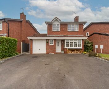 Preview image for 12 Longbow Close, Stretton, Burton-On-Trent, DE13 0XY
