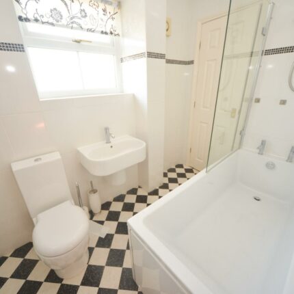 40 Greenvale Close, Burton upon Trent, DE15 9HJ Gallery image 18