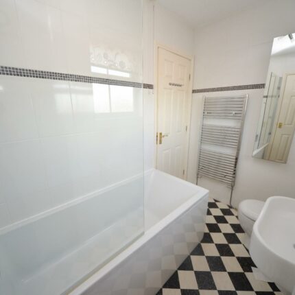 40 Greenvale Close, Burton upon Trent, DE15 9HJ Gallery image 19