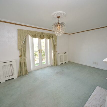 40 Greenvale Close, Burton upon Trent, DE15 9HJ Gallery image 3