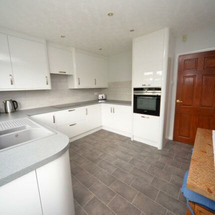 24 Elwyn Close, Stretton, Burton-On-Trent, DE13 0BG Gallery image 3