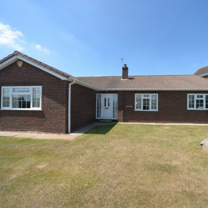 24 Elwyn Close, Stretton, Burton-On-Trent, DE13 0BG Gallery image 1