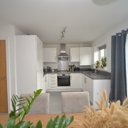 22 Coltman Close, Burton-On-Trent, DE15 9NJ Gallery image 2