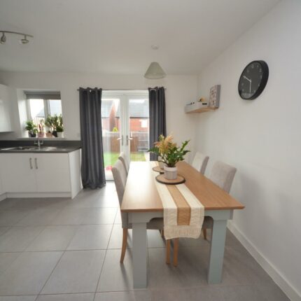 22 Coltman Close, Burton-On-Trent, DE15 9NJ Gallery image 4