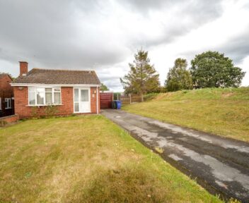 Preview image for 12 Chatsworth Drive, Tutbury, DE13 9NS