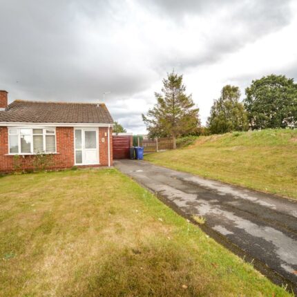 12 Chatsworth Drive, Tutbury, DE13 9NS Gallery image 1