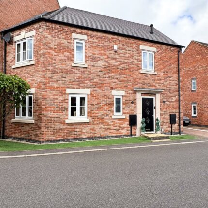 27 Lavender Way, Tutbury, Burton-On-Trent, DE13 9LN Gallery image 1