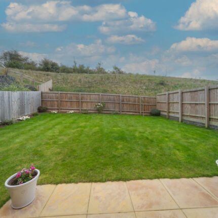 22 Fern Tree Walk, Burton-On-Trent, DE13 9TX Gallery image 2