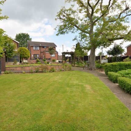 73 Field Lane, Burton-On-Trent, DE13 0NJ Gallery image 19