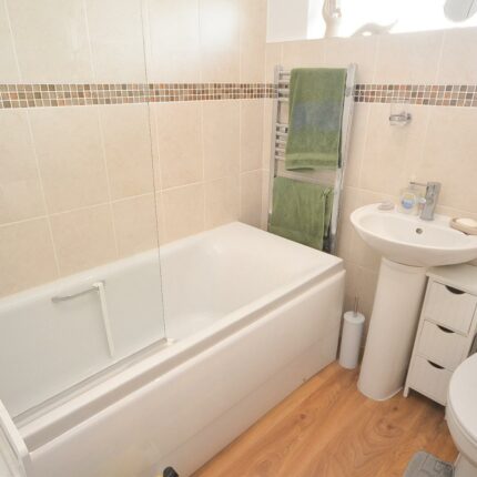 73 Field Lane, Burton-On-Trent, DE13 0NJ Gallery image 12