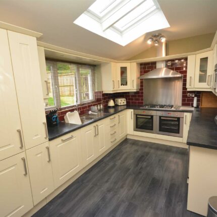 19 Thorncliffe Avenue, Matlock, Darley Dale, DE4 2HU Gallery image 2