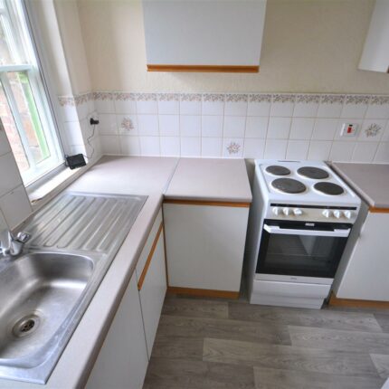 Lower Floor, Flat 1, 39 Dale Road, Matlock, Derbyshire, DE4 3LT Gallery image 2